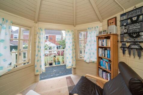 SUMMERHOUSE