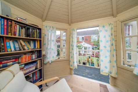 SUMMERHOUSE