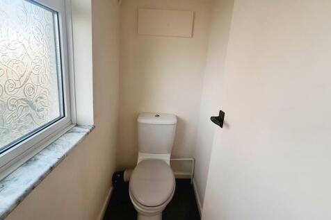 32eb173c-WhatsApp...