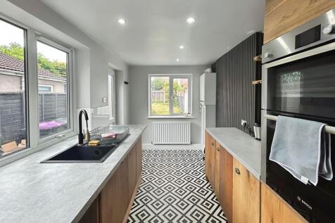 61 Melrose Kitche...