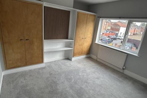 61 MELROSE BEDROO...