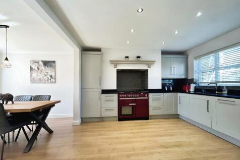 63066eb3-WhatsApp...