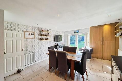 11da0879-WhatsApp...