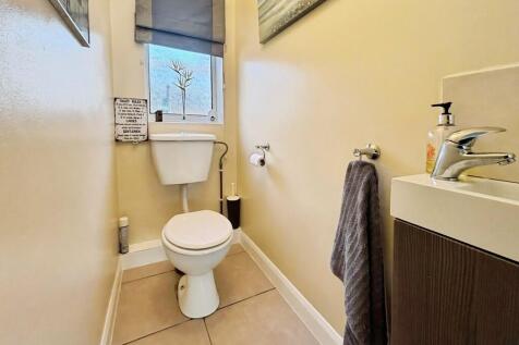 ff29e043-WhatsApp...