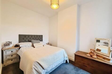 7311f0f7-WhatsApp...