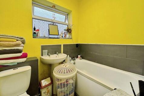 7f22cb38-WhatsApp...