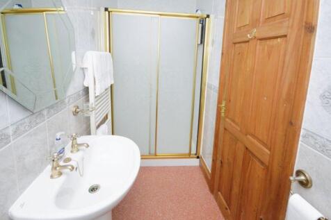 Ensuite to bedroom one
