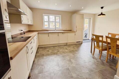Dining kitchen