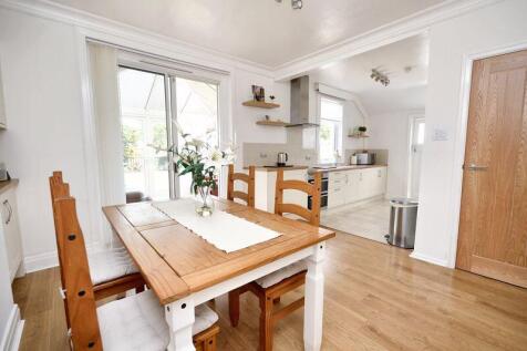 Open plan dining room to kitchen