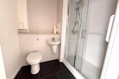 Ensuite to bedroom one