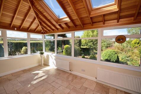 Sun porch or breakfast room