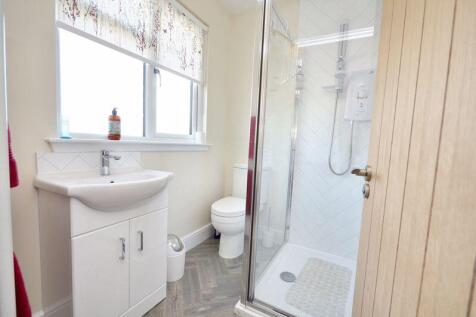 Bedroom one en-suite shower room
