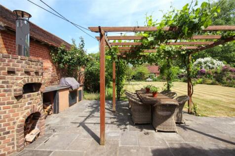 Pergola &amp; Pizza Oven