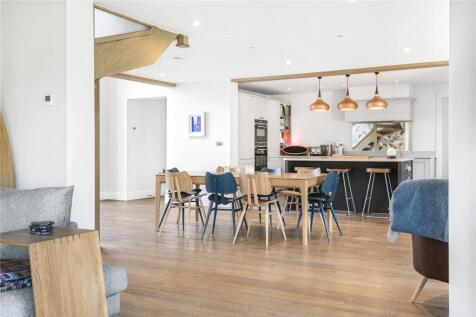 Reception/Kitchen