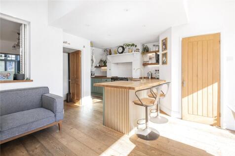 Kitchen /Dining Area