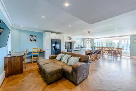 Kitchen/Breakfast Rm