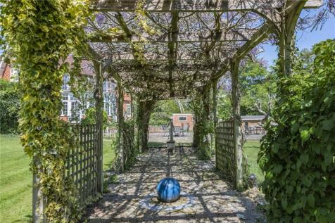 Wisteria Walk