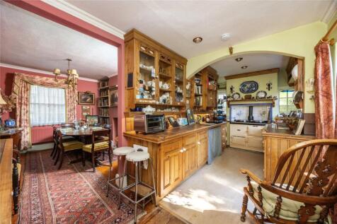 Dining Rm To Kitchen