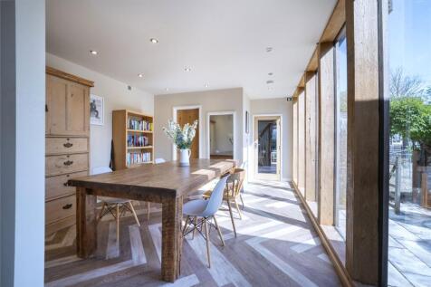 Dining Room - Link