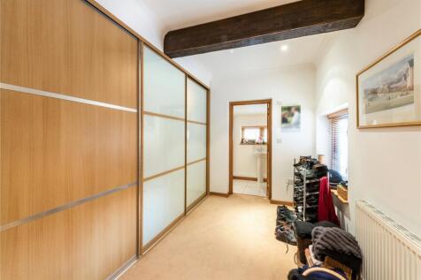Dressing Rm/Bed Six