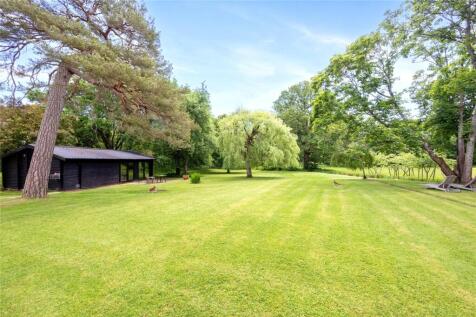 Lawn &amp; Pool House