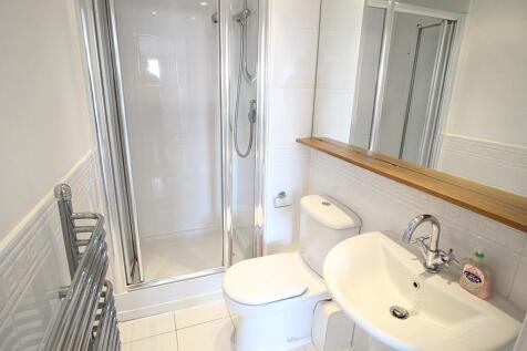Ensuite to Bed One