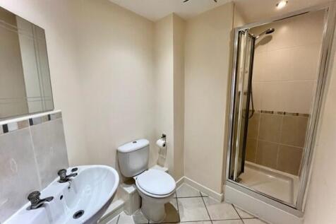 Master bedroom en-suite