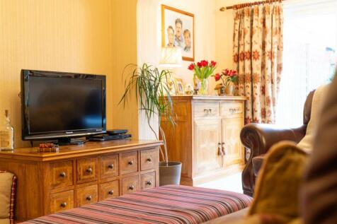 living room-5.jpg