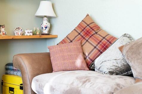 living room-5.jpg