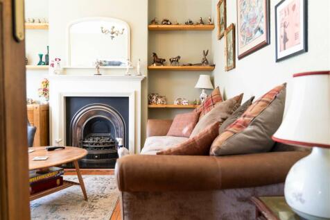 living room-6.jpg