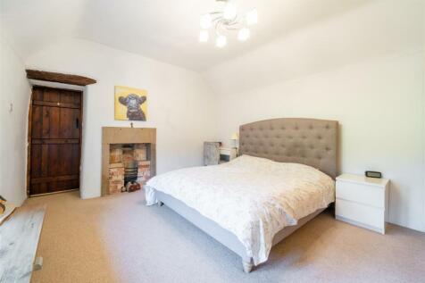 Bedroom 1-2.jpg