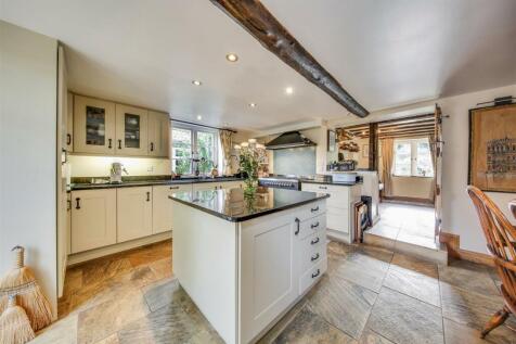 Kitchen2.jpg