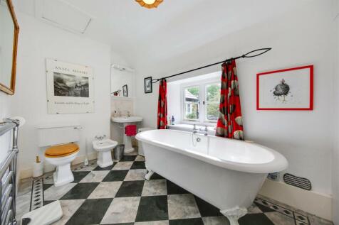 Bathroom.jpg