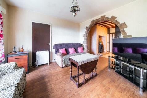Living Room-3.jpg