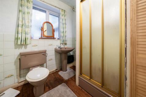Bathroom 2.jpg