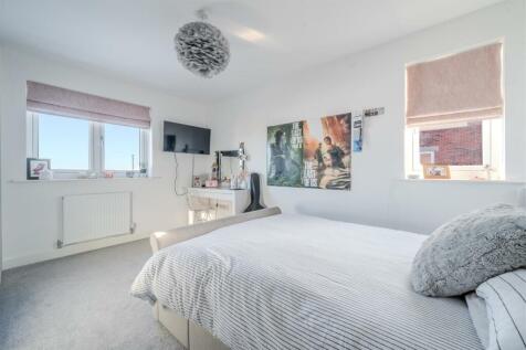 Bedroom 1.jpg