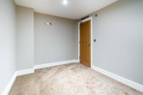 Bedroom 1-2.jpg