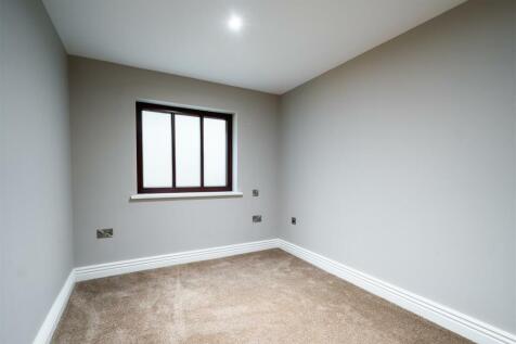 Bedroom 1.jpg