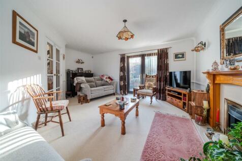 Living Room-2.jpg