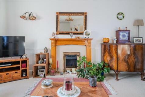 Living Room-4.jpg
