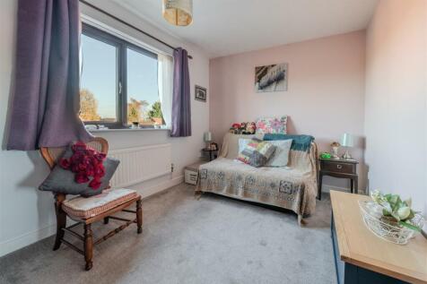 Bedroom 1.jpg