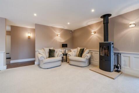 Living Room-2.jpg