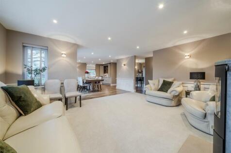 Living Room-3.jpg