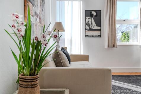 Living Room-2.jpg