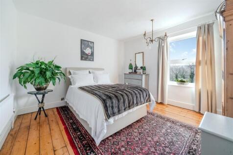 Bedroom 1.jpg