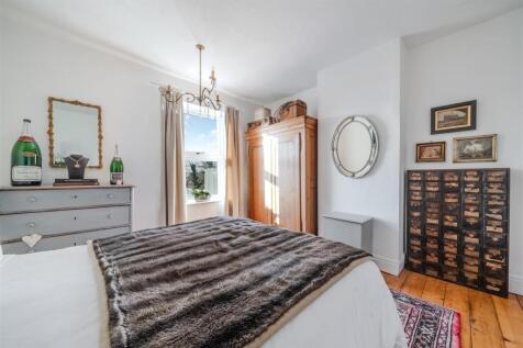 Bedroom 1-2.jpg