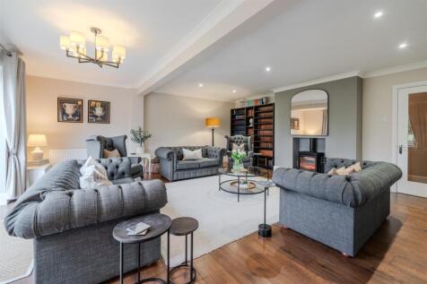 Living Room-6.jpg