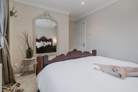 Bedroom 1-3.jpg