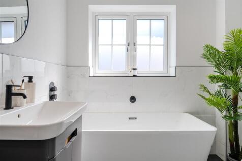 Bathroom-4.jpg