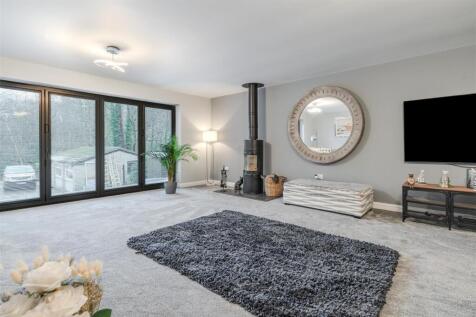 Living Room-4.jpg